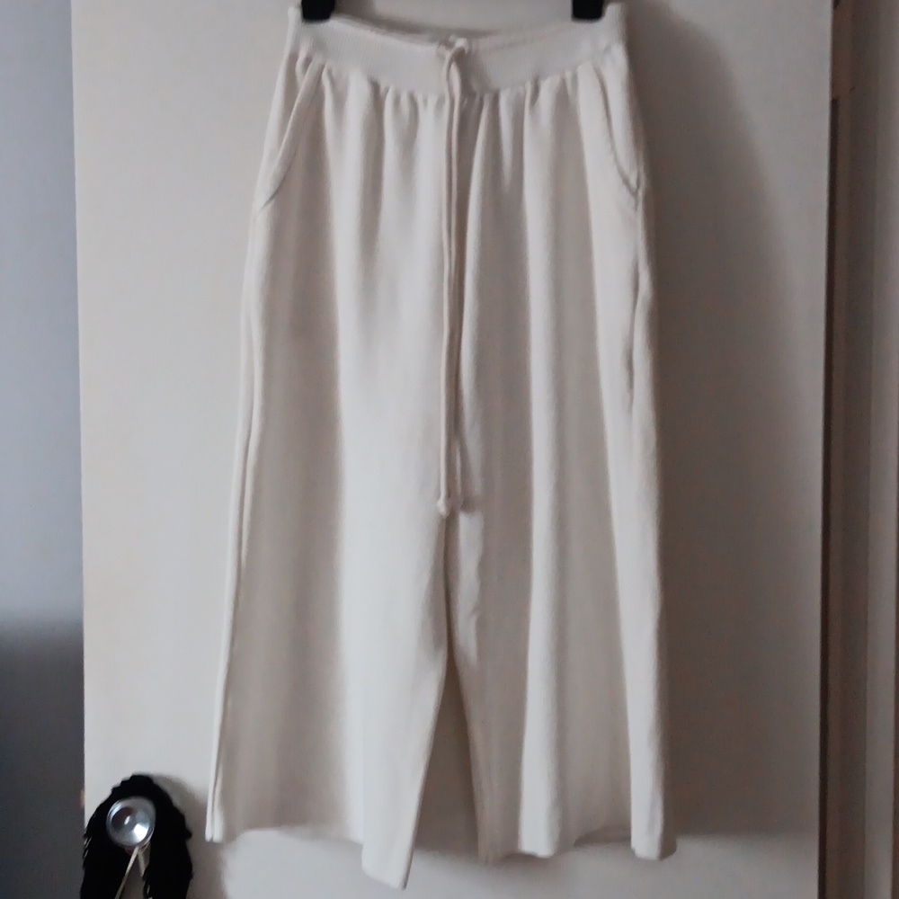 COVEN & CO Creamy White Interlock Cotton Wide Leg Pull On Crop Pants XS